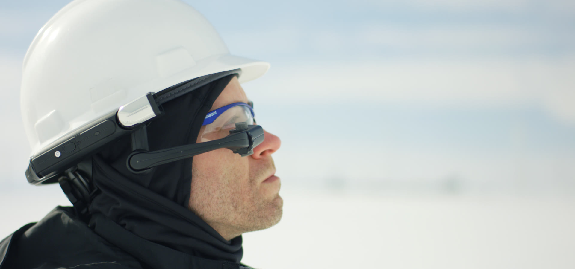 Worker wearing a RealWear device
